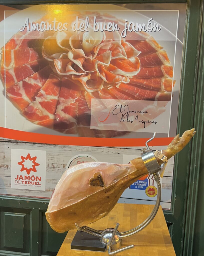 Mesa y soporte para cortar jamón